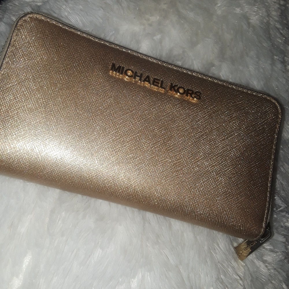 Michael Kors wristlet